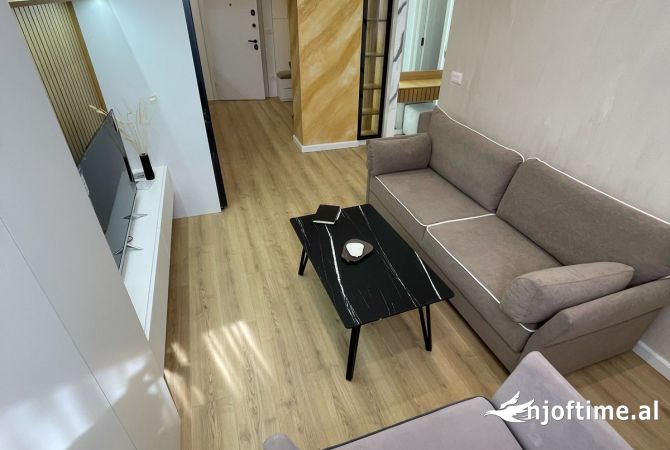 Shtepi me qera Apartament ne Tirane, 1+1, Mobilimi E mobiluar, Pagesa 549  Euro.