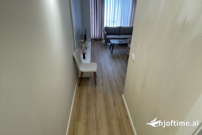 Shtepi me qera Apartament ne Tirane, 1+1, Mobilimi E mobiluar, Pagesa 550  Euro.