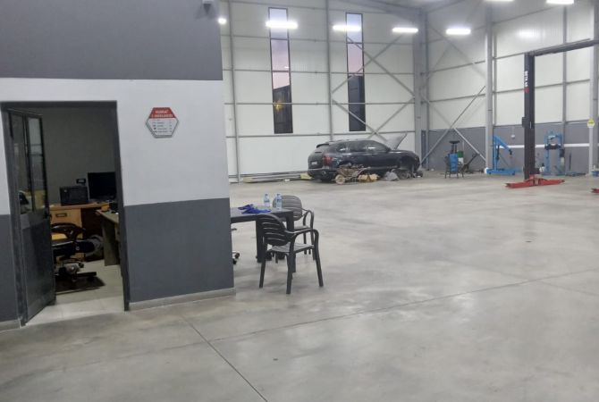 Ambient biznesi me qera 4+1 ne Tirane - 3,000 Euro