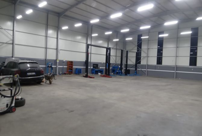 Ambient biznesi me qera 4+1 ne Tirane - 3,000 Euro