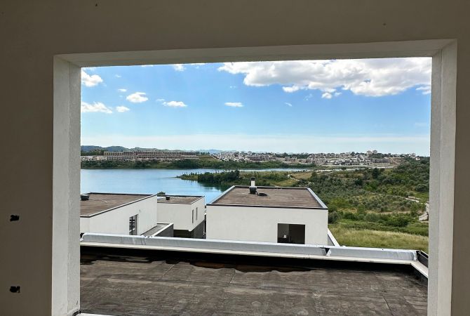 Shtepi ne shitje Apartament ne Tirane, 3+1, Mobilimi Pjeserisht e mobiluar, Pagesa 580,000  Euro.