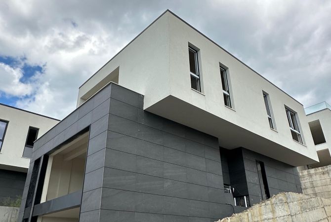 Shtepi ne shitje Apartament ne Tirane, 3+1, Mobilimi Pjeserisht e mobiluar, Pagesa 580,000  Euro.