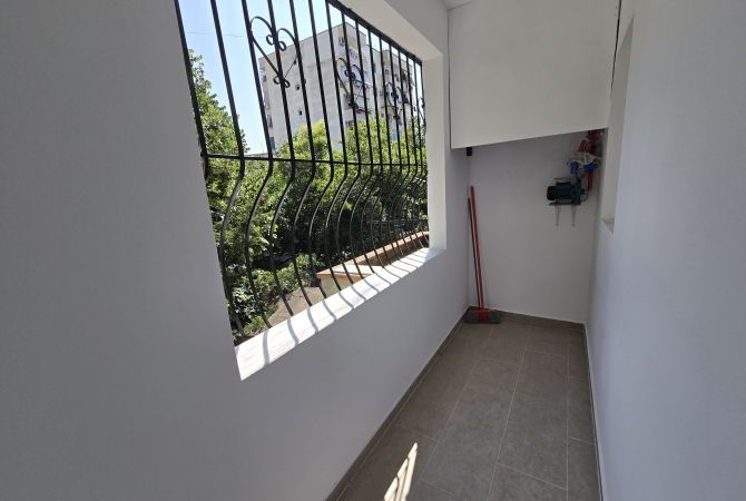 Shtepi ne shitje Apartament ne Tirane, 1+1, Mobilimi Bosh, pa mobiluar, Pagesa 122,000  Euro.