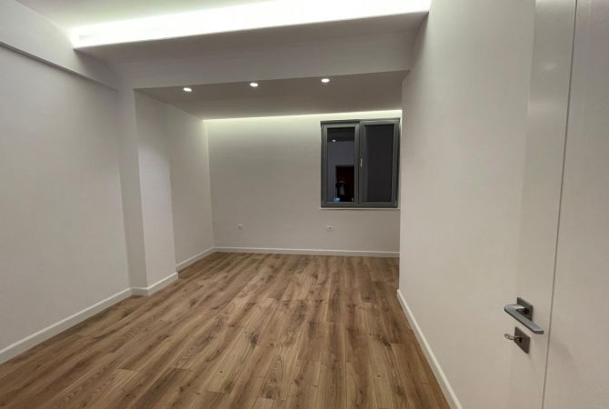 Shtepi ne shitje Apartament ne Tirane, 2+1, Mobilimi Bosh, pa mobiluar, Pagesa 212,000  Euro.
