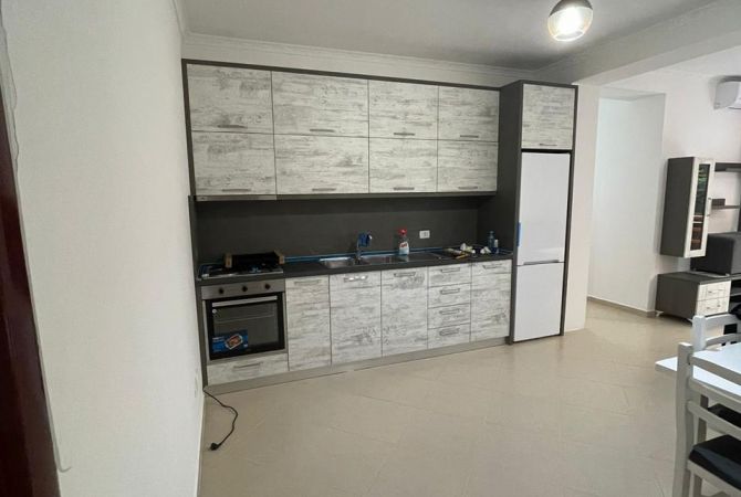 Shtepi me qera Apartament ne Tirane, 2+1, Mobilimi Pjeserisht e mobiluar, Pagesa 500  Euro.