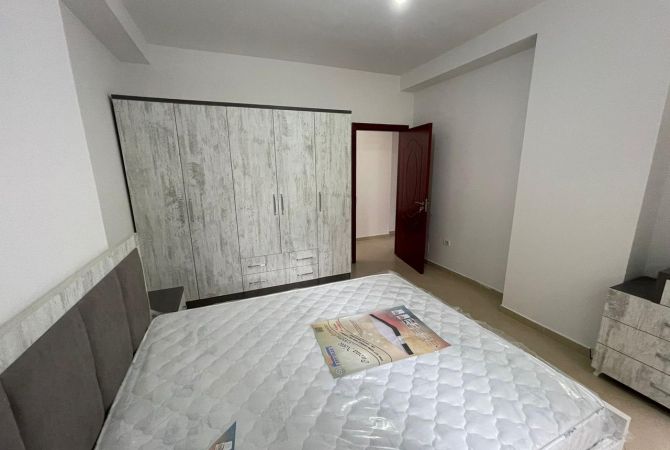Shtepi me qera Apartament ne Tirane, 2+1, Mobilimi Pjeserisht e mobiluar, Pagesa 500  Euro.