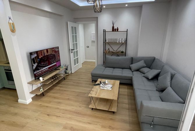 Shtepi me qera Apartament ne Tirane, 2+1, Mobilimi E mobiluar, Pagesa 850  Euro.