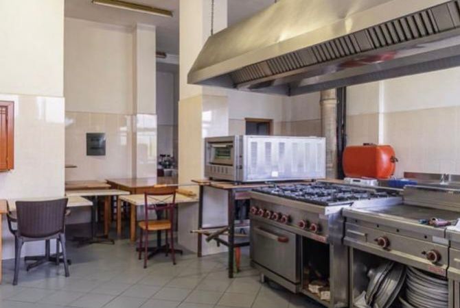 Shtepi ne shitje Vila Luksoze ne Durres, 7+1, Mobilimi Pjeserisht e mobiluar, Pagesa 1,300,000  Euro.