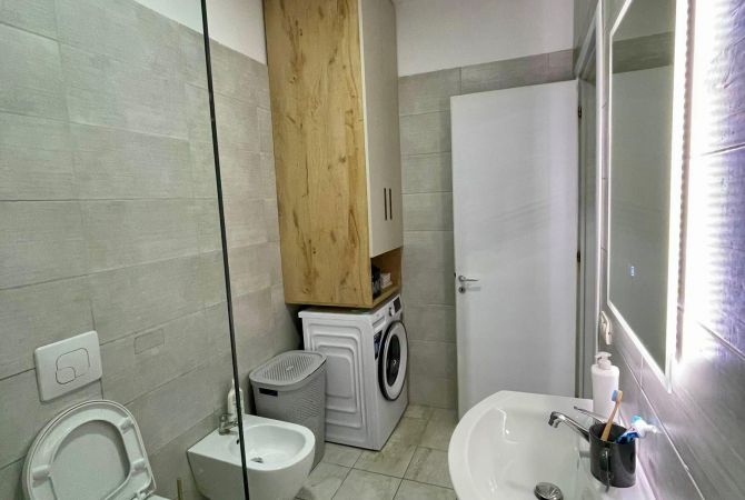 Shtepi ne shitje Apartament ne Tirane, 1+1, Mobilimi E mobiluar, Pagesa 150,000  Euro.