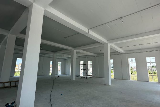 Ambient biznesi me qera 4+1 ne Tirane - 5,250 Euro