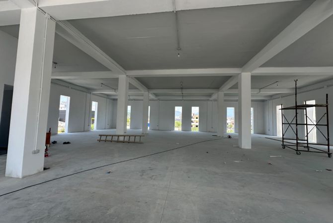 Ambient biznesi me qera 4+1 ne Tirane - 5,250 Euro