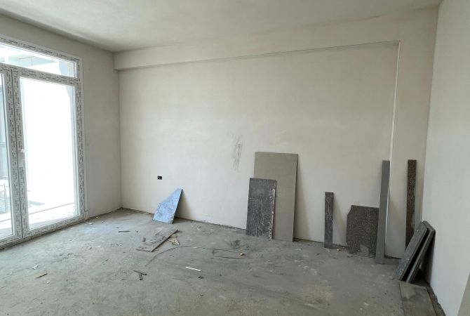 Shtepi ne shitje Apartament ne Tirane, 3+1, Mobilimi Bosh, pa mobiluar, Pagesa 229,400  Euro.