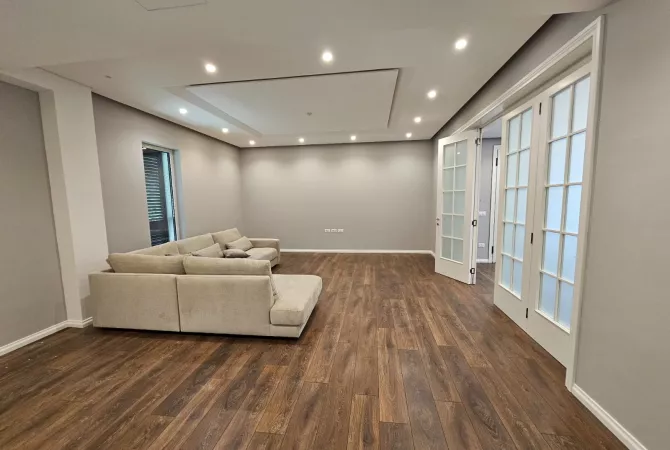 Shtepi me qera Vila Luksoze ne Tirane, 5+1, Mobilimi Pjeserisht e mobiluar, Pagesa 5,000  Euro.