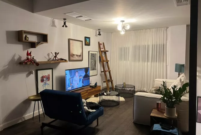 Shtepi me qera Vila Luksoze ne Tirane, 3+1, Mobilimi E mobiluar, Pagesa 3,500  Euro.