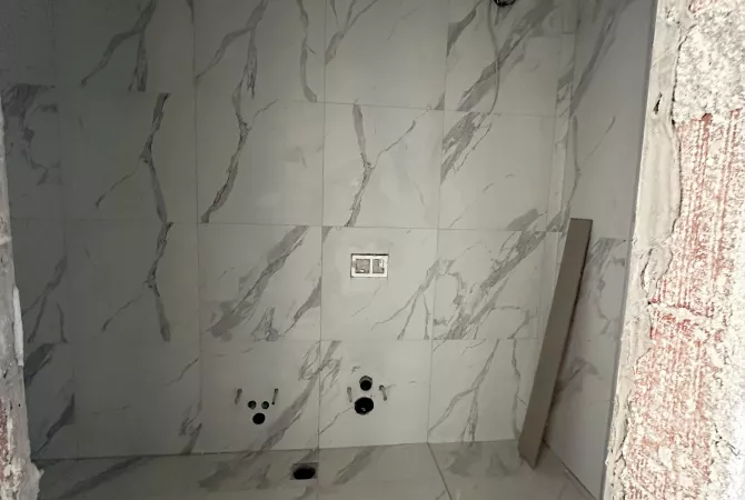 Shtepi ne shitje Apartament ne Tirane, 1+1, Mobilimi Bosh, pa mobiluar, Pagesa 165,000  Euro.