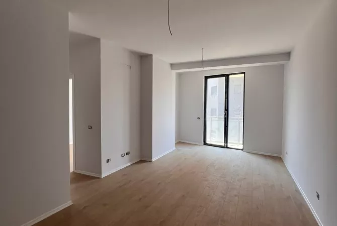 Shtepi ne shitje Apartament ne Tirane, 2+1, Mobilimi Bosh, pa mobiluar, Pagesa 225,000  Euro.