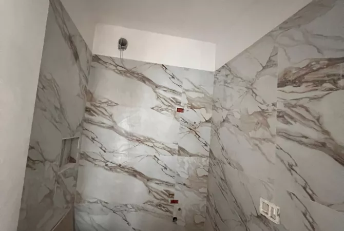 Shtepi ne shitje Apartament ne Tirane, 2+1, Mobilimi Bosh, pa mobiluar, Pagesa 225,000  Euro.