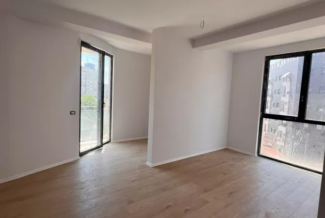 Shtepi ne shitje Apartament ne Tirane, 2+1, Mobilimi Bosh, pa mobiluar, Pagesa 225,000  Euro.