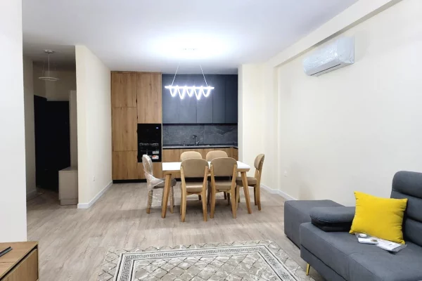 Shtepi me qera Apartament ne Tirane, 2+1, Mobilimi E mobiluar, Pagesa 130,000  Leke.
