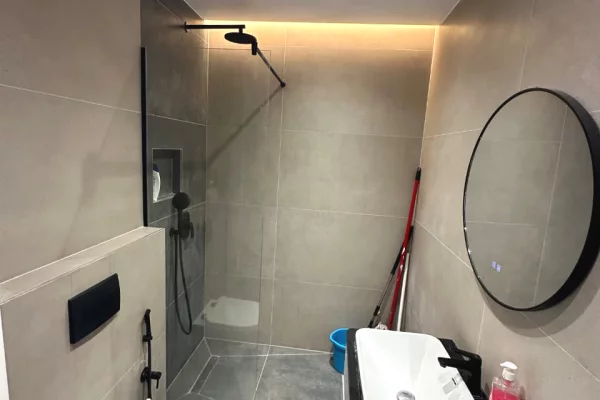 Shtepi me qera Apartament ne Tirane, 2+1, Mobilimi E mobiluar, Pagesa 800  Euro.