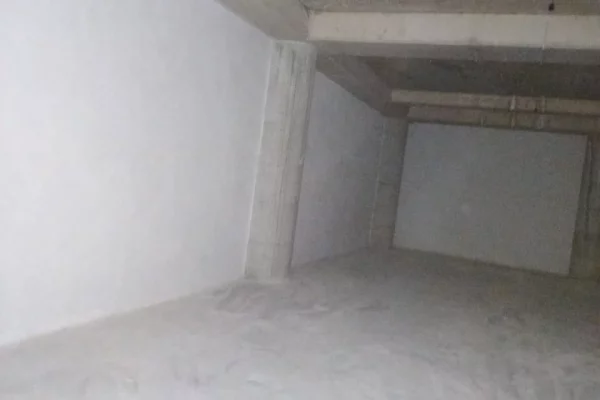 Ambient biznesi me qera 4+1 ne Tirane - 1,000 Euro