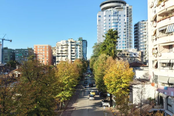 Ambient biznesi me qera 3+1 ne Tirane - 3,150 Euro