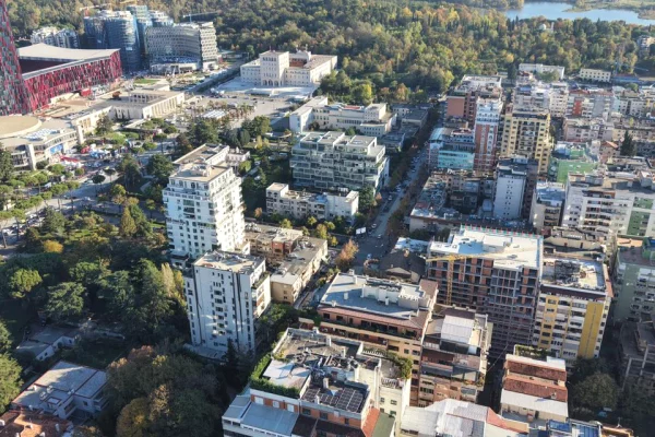 Ambient biznesi me qera 3+1 ne Tirane - 3,150 Euro