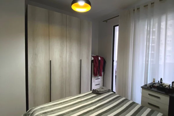 Shtepi ne shitje Apartament ne Tirane, 2+1, Mobilimi E mobiluar, Pagesa 140,920  Euro.