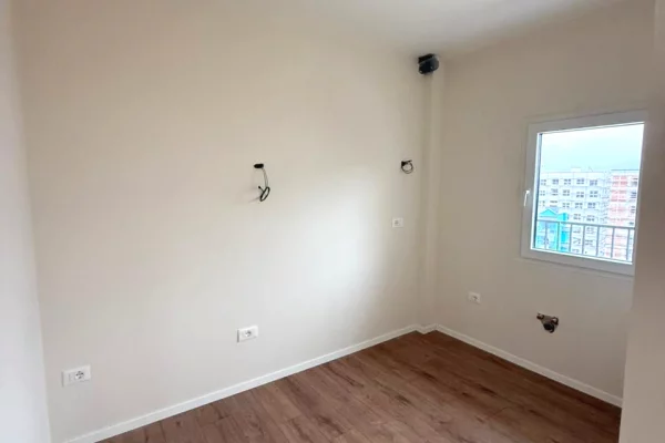 Shtepi ne shitje Apartament ne Tirane, 1+1, Mobilimi Bosh, pa mobiluar, Pagesa 124,750  Euro.