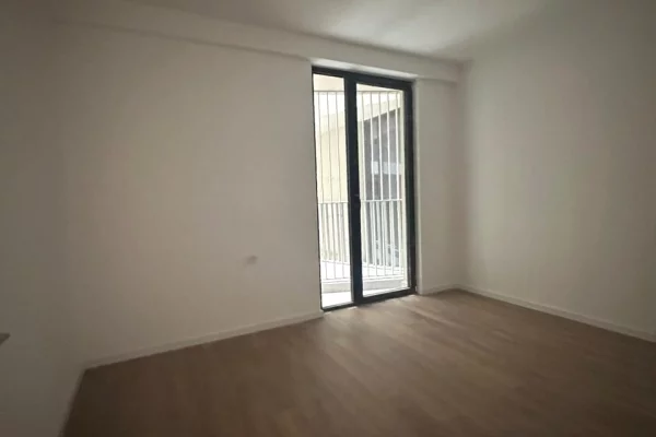 Ambient biznesi me qera 3+1 ne Tirane - 800 Euro