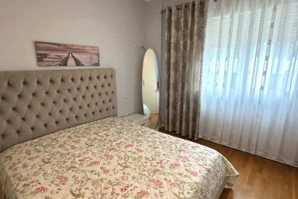 Shtepi me qera 2+1 ne Tirane - 900 Euro
