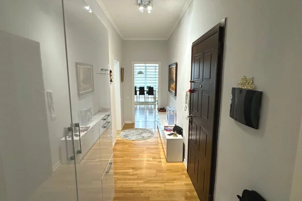 Shtepi me qera 2+1 ne Tirane - 900 Euro