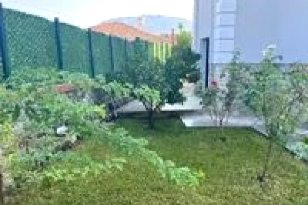 Shtepi me qera Apartament ne Tirane, 4+1, Mobilimi E mobiluar, Pagesa 1,200  Euro.