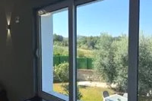 Shtepi me qera Apartament ne Tirane, 4+1, Mobilimi E mobiluar, Pagesa 1,200  Euro.