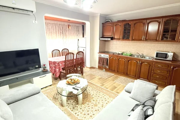Shtepi me qera Apartament ne Tirane, 2+1, Mobilimi E mobiluar, Pagesa 650  Euro.