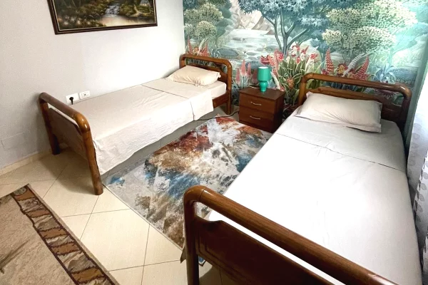 Shtepi me qera Apartament ne Tirane, 2+1, Mobilimi E mobiluar, Pagesa 1,000  Euro.