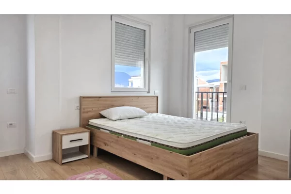 Shtepi me qera 4+1 ne Tirane - 2,500 Euro