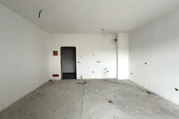 Shtepi ne shitje Apartament ne Tirane, 1+1, Mobilimi Bosh, pa mobiluar, Pagesa 185,000  Euro.