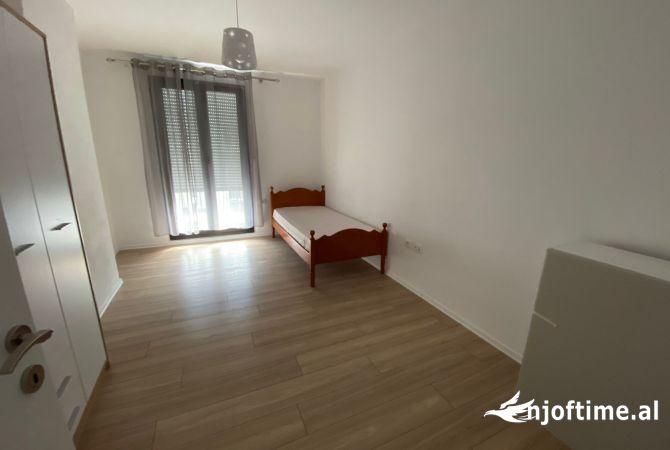 Shtepi me qera Apartament ne Tirane, 2+1, Mobilimi E mobiluar, Pagesa 650  Euro.