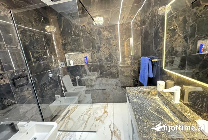 Shtepi me qera Apartament ne Tirane, 3+1, Mobilimi E mobiluar, Pagesa 4,000  Euro.