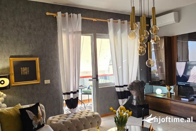 Jepet per qera apartament 2+1 i mobiluar Stadiumi Dinamo 800 euro