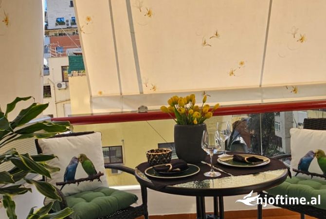 Shtepi me qera Apartament ne Tirane, 2+1, Mobilimi E mobiluar, Pagesa 800  Euro.