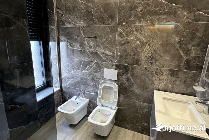 Shtepi ne shitje Apartament ne Tirane, 2+1, Mobilimi E mobiluar, Pagesa 245,000  Euro.