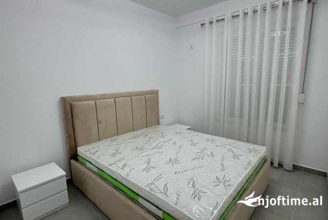 Shtepi me qera Apartament ne Tirane, 2+1, Mobilimi E mobiluar, Pagesa 500  Euro.