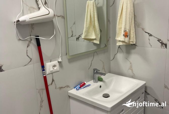 Shtepi me qera Apartament ne Tirane, 2+1, Mobilimi E mobiluar, Pagesa 750  Euro.