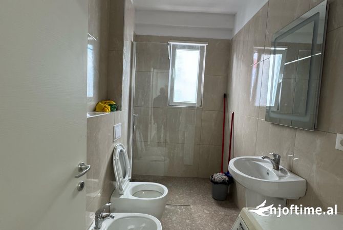 Shtepi me qera 2+1 ne Tirane - 530 Euro