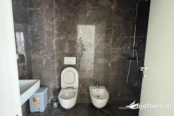 Shtepi me qera 3+1 ne Tirane - 1,200 Euro