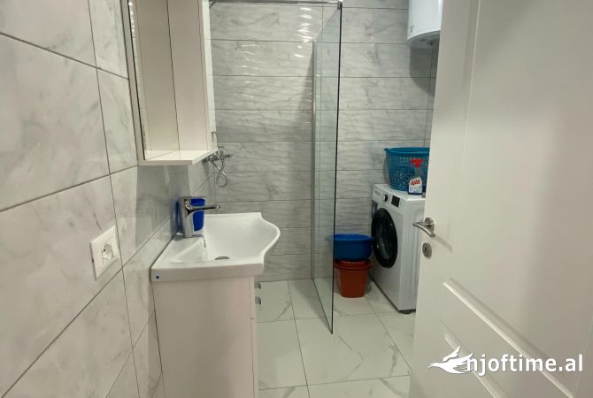 Shtepi ne shitje Apartament ne Tirane, 2+1, Mobilimi E mobiluar, Pagesa 125,000  Euro.