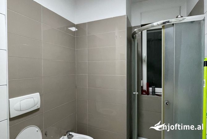 Shtepi ne shitje Apartament ne Tirane, 1+1, Mobilimi E mobiluar, Pagesa 145,000  Euro.