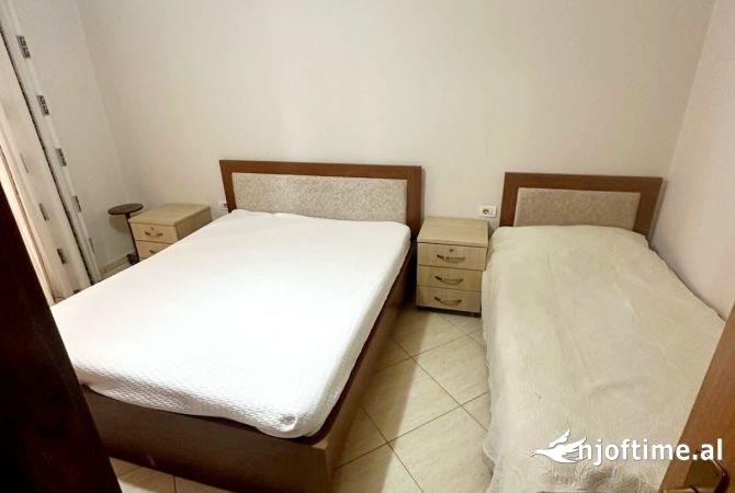 Shtepi me qera Apartament ne Tirane, 2+1, Mobilimi E mobiluar, Pagesa 450  Euro.